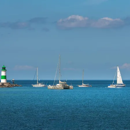 Ocean Lodge- Meerblick, Terrasse, Balkon, Kaminofen דירה *